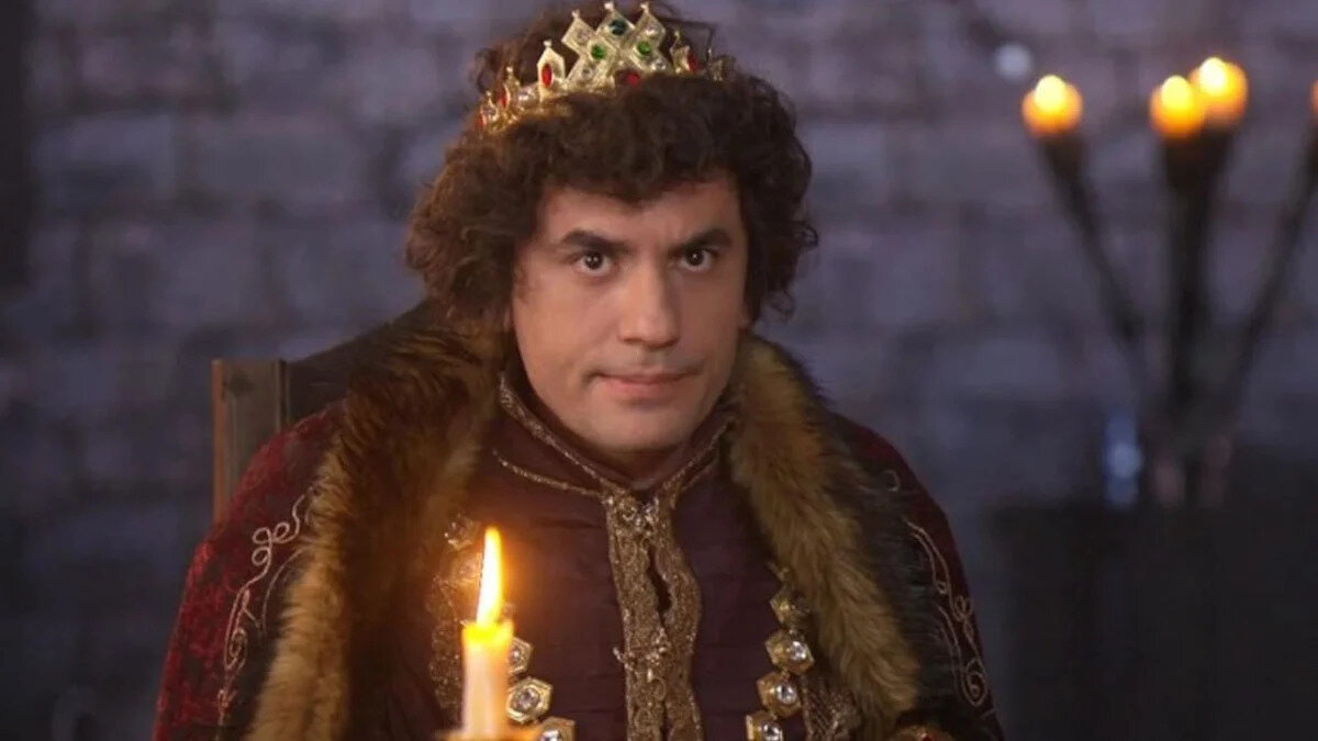 Yeni sezonu 9 Mayıs'ta Max'te yayınlanan Prens'in galası İstanbul Modern'de gerçekleştirildi. Galaya katılım yok denecek kadar az oldu. Koltukların neredeyse tamamı boş kaldı.