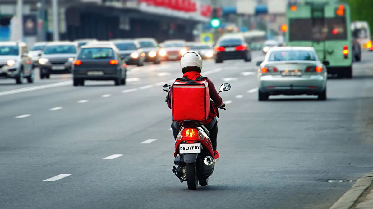 Yönetmeliğin bazı hükümleri bugünden itibaren, bazıları da 2 ay sonra yürürlüğe girecek.