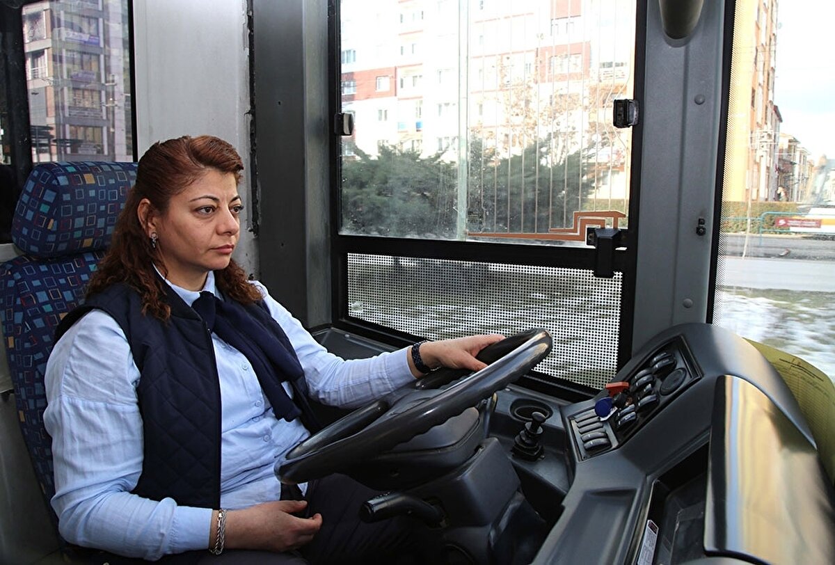 Yönetmelikle kurye işletmeciliğinden taşımacılıktaki yetki belgelerine, kadın şoför istihdam şartlarından servis taşımacılığına kadar çeşitli konularda düzenlemeler yapıldı.