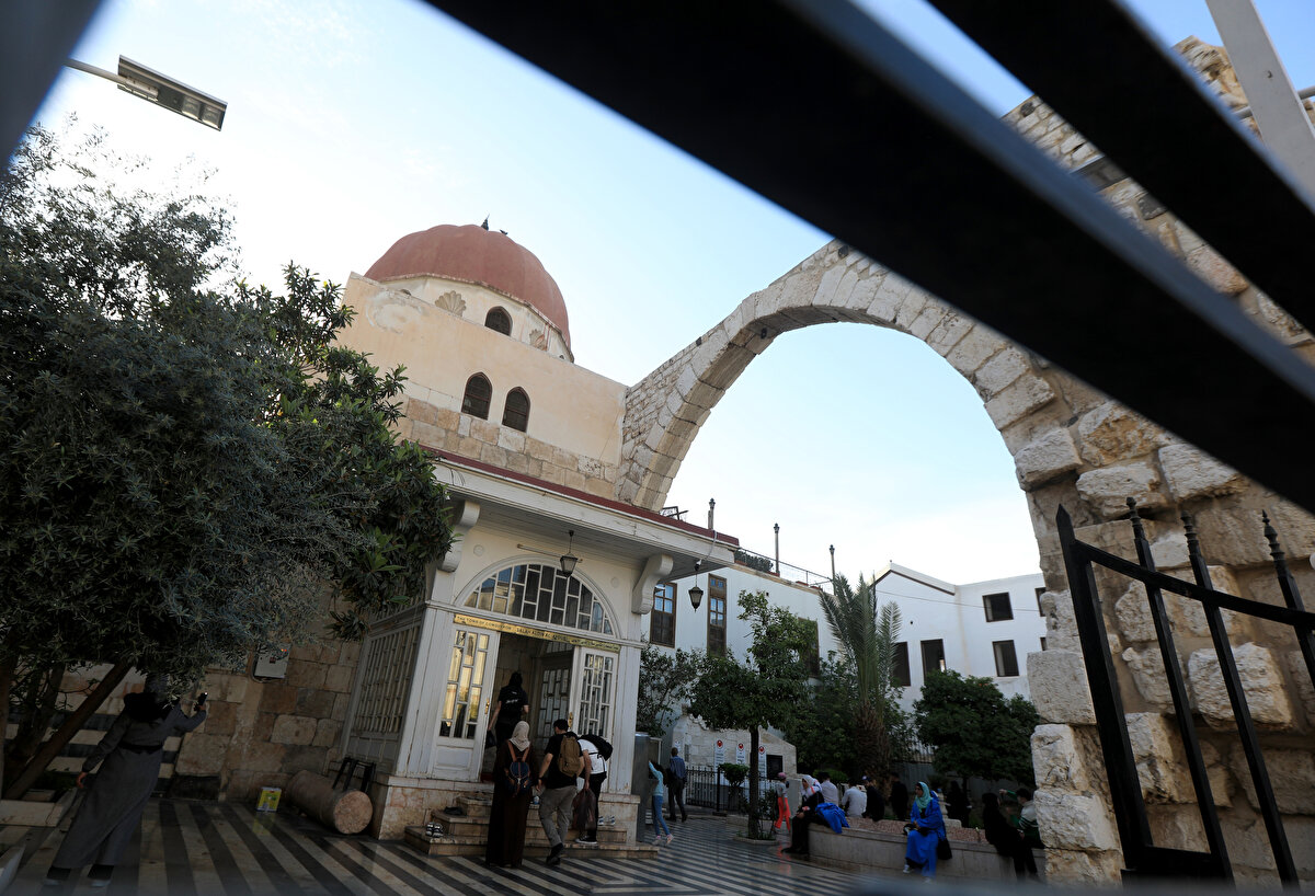 Şam'da Emeviyye Camii'nde düzenlenen ve büyük bir kalabalığın katıldığı cenaze töreninin ardından şehitler, Salahaddîn Eyyûbî Türbesi yakınına defnedildi.