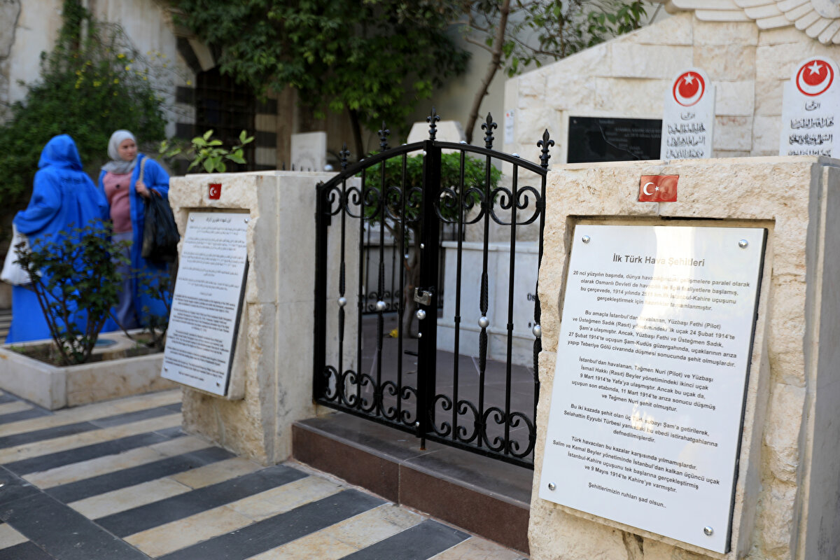 Uçaklar, 8 Şubat 1914'te, yağmurlu havaya rağmen İstanbul'da düzenlenen büyük törenin ardından art arda havalandı. Fethi ve Sadık beylerin yer aldığı uçak, İstanbul-Eskişehir-Afyonkarahisar-Konya-Tarsus-Halep-Humus-Beyrut rotasını takip ederek Şam'a başarıyla indi.