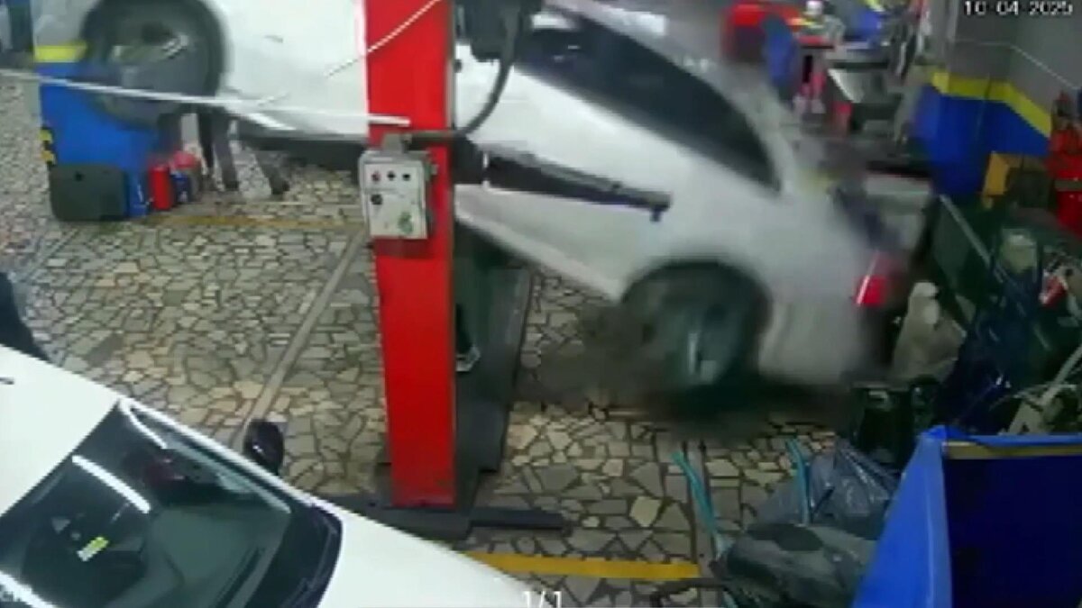 "22 gün yoğun bakımda yattı"<br><br>Fatih Taştan'ın ağabeyi Çağatay Mehmet Taştan "Abim bir iş kazası sonucu vefat etti. Abim orada çalışandı. Servis müdürüydü, tamir yapıyordu. Herhangi bir ortaklığı yoktu. 10 Nisan saat 14.30 sularında araç servisinde tamir etmek üzere bir aracın altına geliyor. Stajyerler ve çıraklar aracı kaldırıyorlar. Araç servisinde lifler var, araçların kaldırdığı liftler. Stajyerler arabayı kaldırdıklarında sol arka ayağına basarak liftin kayması.