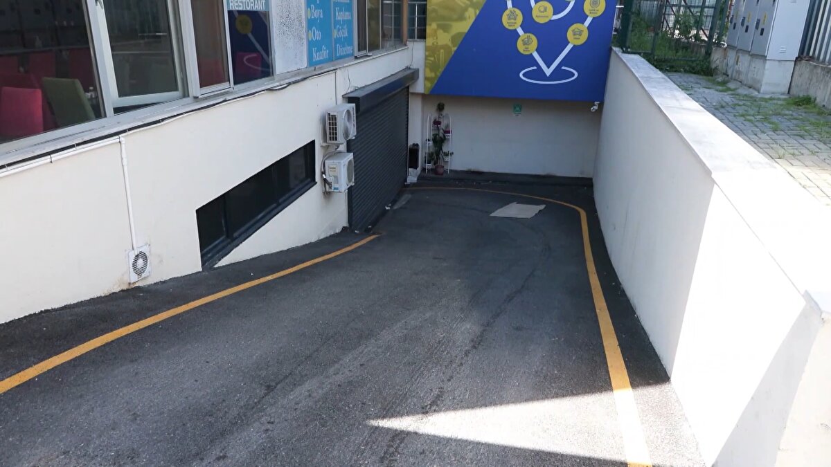 Şu anda aldığımız habere göre, 4-5 gündür dükkanları kapalı, devrediyorlarmış dükkanları ellerinden, satıyorlarmış. Bununla ilgili bir haber aldık. Ama tabii dükkanlarını satsalar da hiçbir yere kaçamazlar. Adalet her türlü peşlerinde olacaktır diye umuyoruz. Hukuki işlemlerimizi başlattık. En ağır şekilde ceza almalarını istiyoruz. Adaletimize güveniyoruz" ifadelerini kullandı.