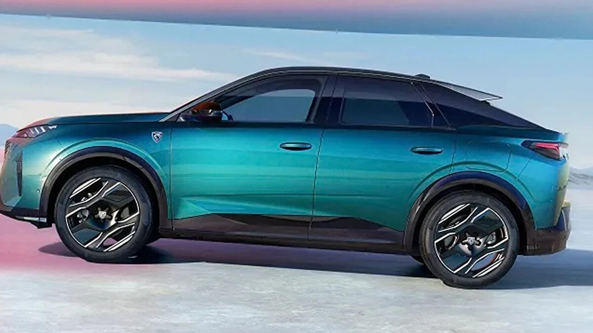 6. PEUGEOT E-3008 – 700 KM<br><br>Fransız devin yeni SUV modeli 98 kWh bataryasıyla 700 km menzil sunuyor. Şarj hızı 160kW ile sınırlı ama enerji verimliliği oldukça yüksek