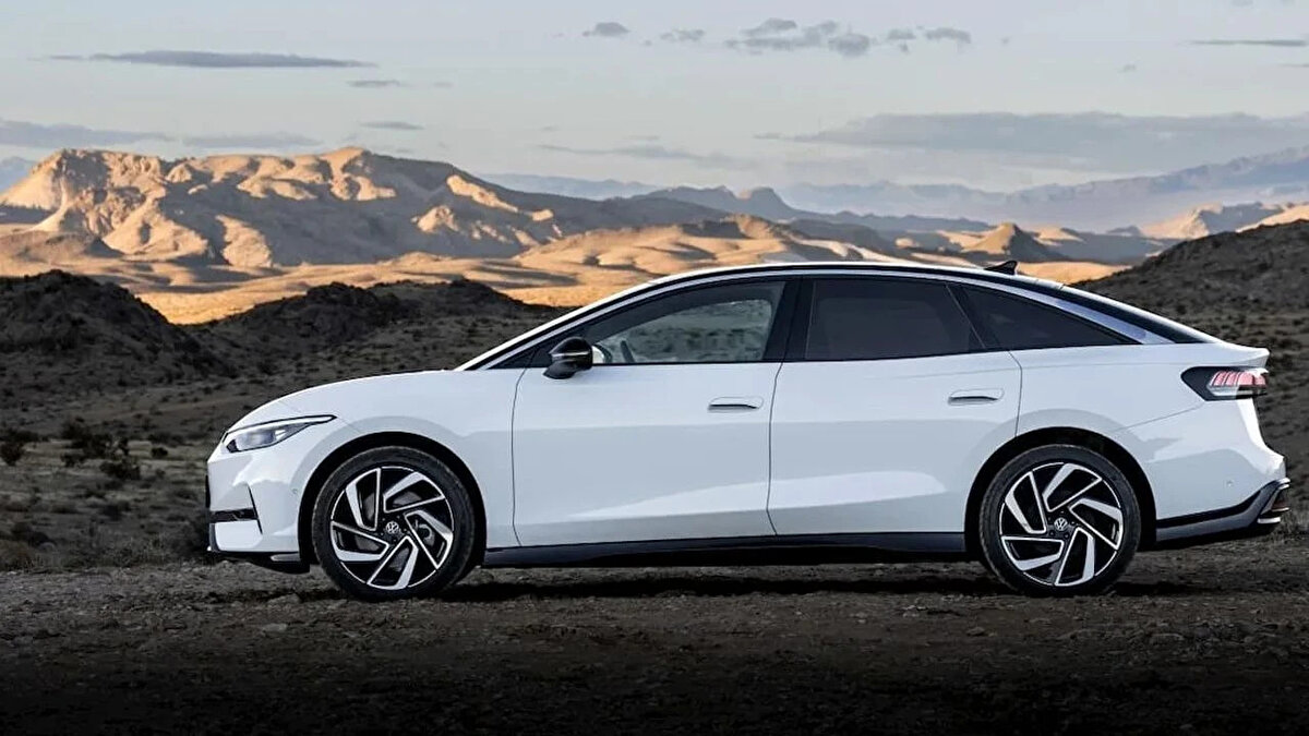 Günümüz trendi olan elektrikli otomobillere yönelen firma, ID. çatısı altında birçok model piyasaya sürdü. ID.7 modeli de Passat’ın yerin gelmiş, yepyeni tasarım ve özelliklerle görücüye çıkmıştı.<br><br>