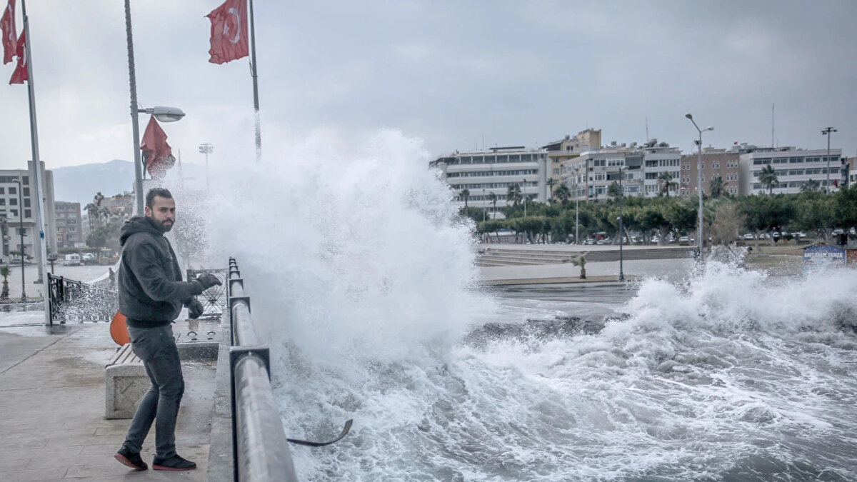 Adana: 17°C, 32°C<br><br>Parçalı bulutlu<br><br>Antalya: 19°C, 25°C<br><br>Parçalı bulutlu<br><br>Hatay: 17°C, 35°C<br><br>Parçalı bulutlu<br><br>Isparta: 12°C, 25°C<br><br>Parçalı bulutlu