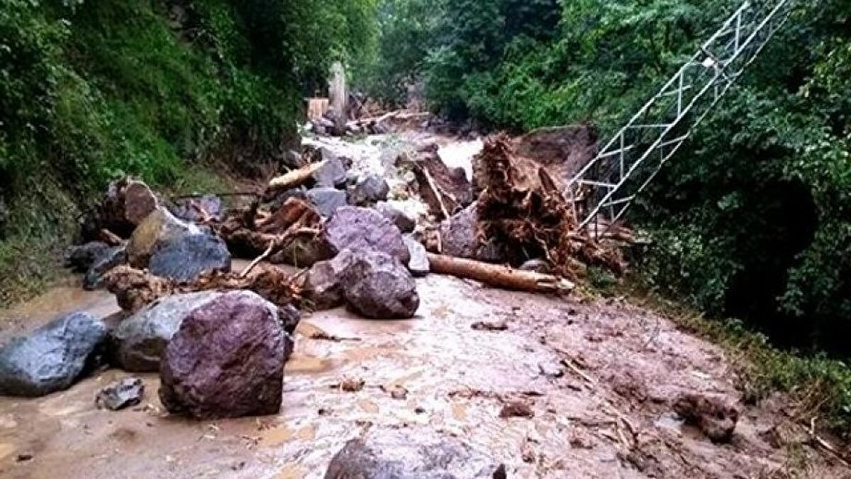 Amasya: 15°C, 33°C<br><br>Parçalı ve çok bulutlu<br><br>Artvin: 11°C, 31°C<br><br>Parçalı ve çok bulutlu<br><br>Samsun: 15°C, 30°C<br><br>Parçalı ve çok bulutlu, bu akşam saatlerinde yerel olmak üzere sağanak ve gök gürültülü sağanak yağışlı<br><br>Trabzon: 15°C, 26°C<br><br>Parçalı ve çok bulutlu