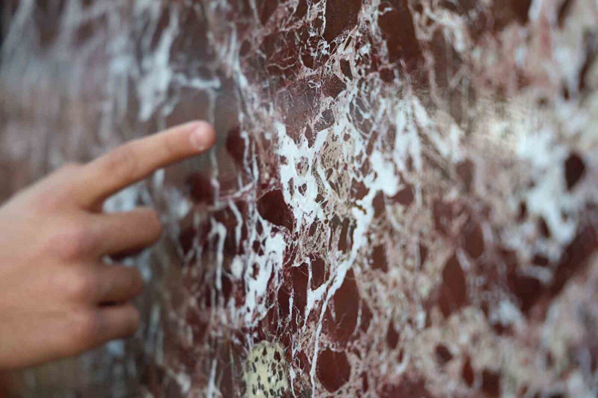 Şu anda yaklaşık 100 ülkeye ihracat gerçekleştiriyoruz. Beyaz Saray, başbakanlık binaları, Empire State, dünya çapındaki oteller ve MSC Cruises gibi lüks gemi projelerinde bu taş kullanıldı. 