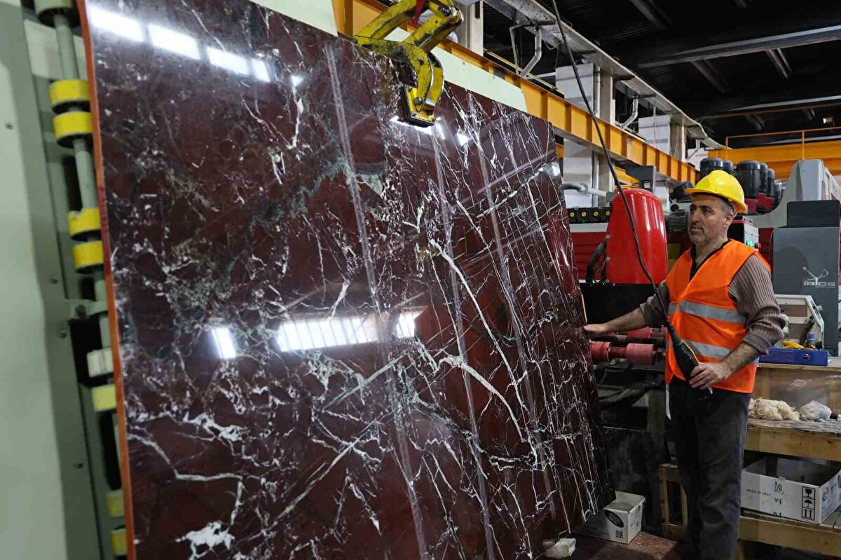 ABD Başkanı Donald Trump, Katar ziyaretinde karşılaştığı etkileyici mimari yapılar karşısında hayranlığını gizleyemedi. 