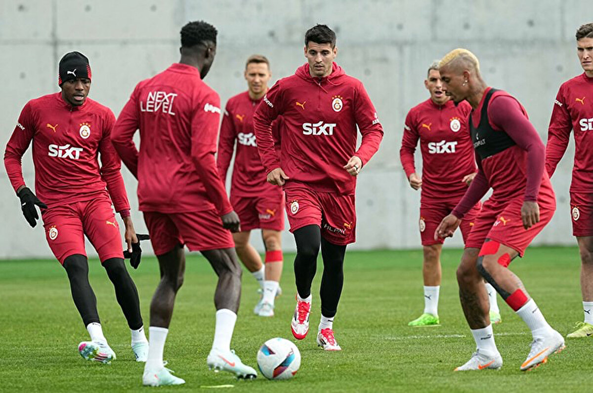 6 futbolcu ilki yaşayacak <br><br>Galatasaray, Kayserispor karşısında şampiyonluğu garantilerse kadrosundaki 6 futbolcu ilk kez bu mutluluğu yaşayacak. Sarı-kırmızılı ekibin şu anda kadrosunda bulunan ve Süper Lig'de süre alan 27 futbolcudan 21'i kariyerlerinde daha önce bir lig organizasyonunda şampiyonluk gördü. Kadroda yer alan ve ligde süre bulan 6 futbolcu ilk kez şampiyon apoleti takmaya hazırlanıyor.