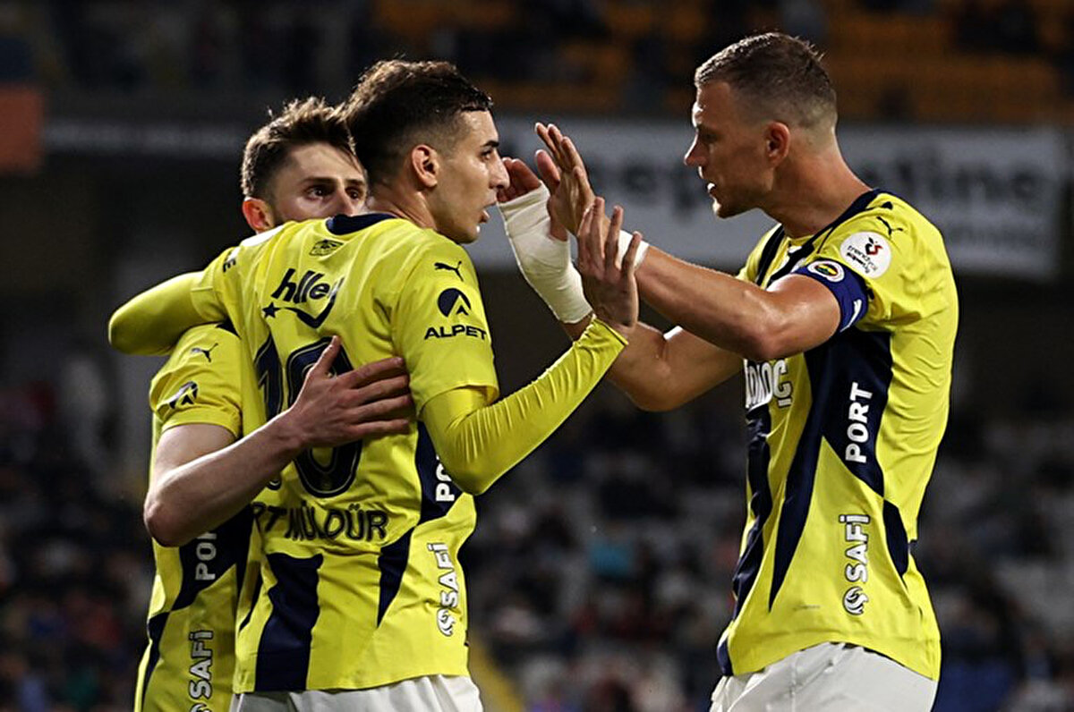 Mücadele hangi kanalda?<br><br>Bugün Ülker Stadyumu'nda oynanacak karşılaşmayı hakem Ozan Ergün yönetecek. Saat 19.00'da başlayacak olan Fenerbahçe - Eyüpspor maçını beIN SPORTS 2 canlı yayınlayacak.