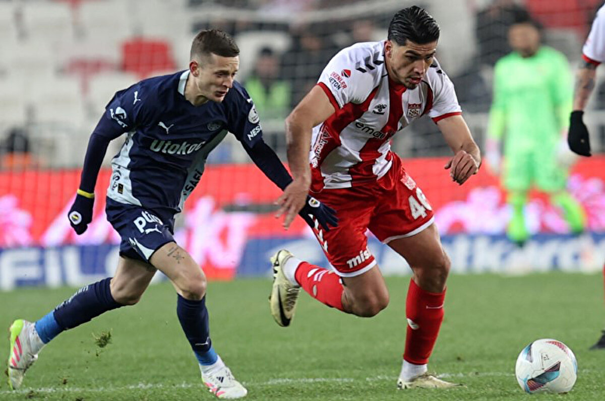 Muhtemel. 11'ler<br><br>Fenerbahçe: Livakovic, Yusuf, Skriniar, Djiku, Kostic, Oğuz, Fred, Szymanski, İrfancan, Talisca, En-Nesyri<br><br>İKAS Eyüpspor: Berke, Ruben, Tayfur, Umut, Dorukhan, Halil, Stepanenko, Ampem, Recep, Emre Akbaba, Umut<br><br>