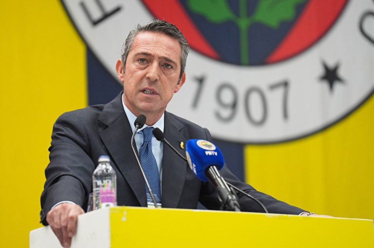 "İstediğimiz hedefe ulaşamadığımız bir süreci geride bırakıyoruz. Bunun sorumluluğu da bizlere aittir. Bununla birlikte unutulmamalıdır ki. 14 yılda tek bir şampiyonluğumuzun olması sorunun sadece isimler ve yönetimlerle sınırlı olmadığını göstermektedir."<br>