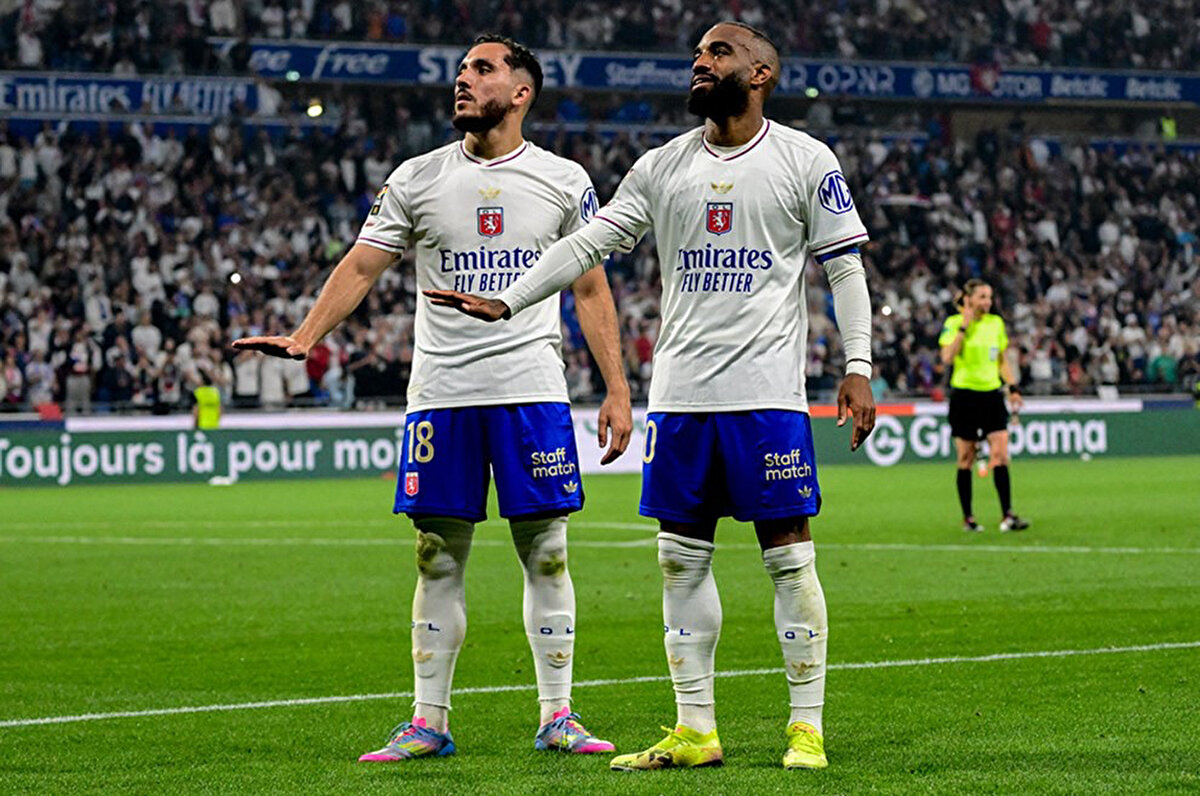 Fransa Ligue 1'de sezonun son haftasında Angers'i 2-0 yenen Lyon'un iki golüne Alexandre Lacazette imza attı.<br>