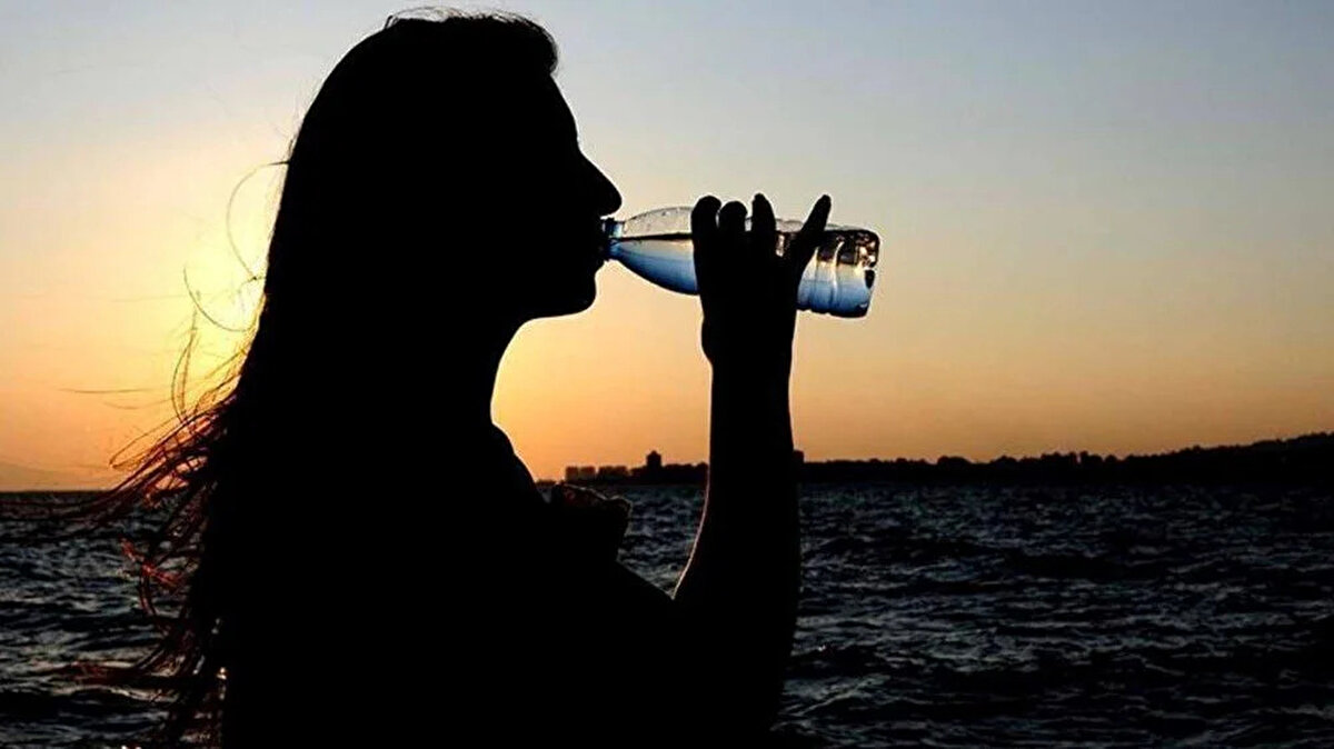 Macit, son değerlendirmelere göre, yarın Doğu Karadeniz'in iç kesimleri ve Doğu Anadolu Bölgesi'nin kuzeyinde, salı günü ise Karadeniz Bölgesi'nin batısı, Orta ve Doğu Karadeniz'in iç kesimleriyle, Erzurum, Kars ve Ağrı'da yerel gök gürültülü sağanak beklendiğini söyledi.