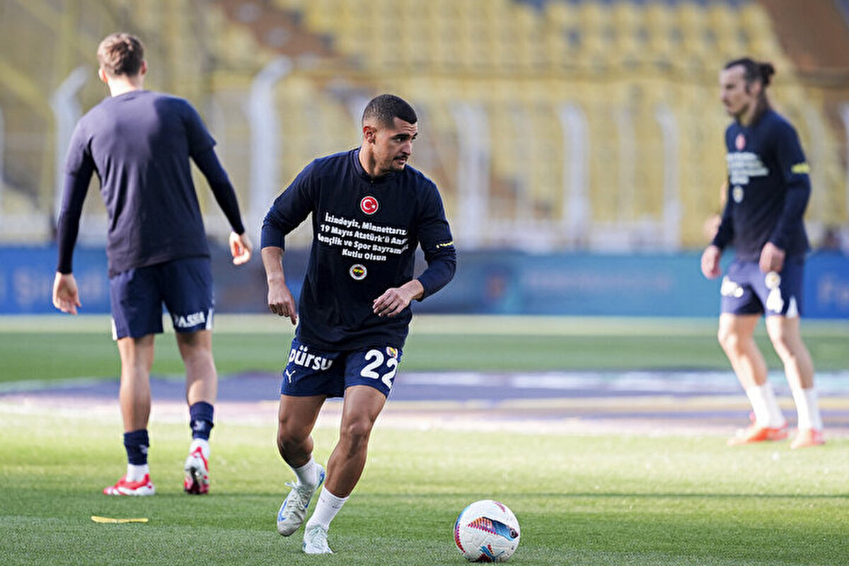 Süper Lig'in 36. haftasında Fenerbahçe sahasında Eyüpspor'u konuk ederken, Galatasaray ile sahasında Kayserispor'u ağırlayacak.<br>