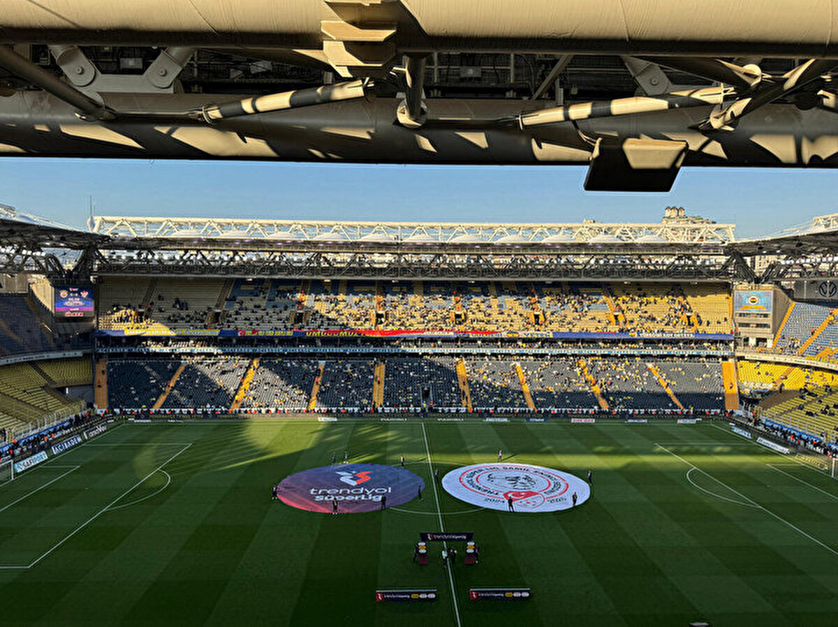 Karşılaşmaya Fenerbahçeli taraftarlar ilgi göstermedi. Maça gelen taraftarlar da yönetimi istifaya davet etti.<br>