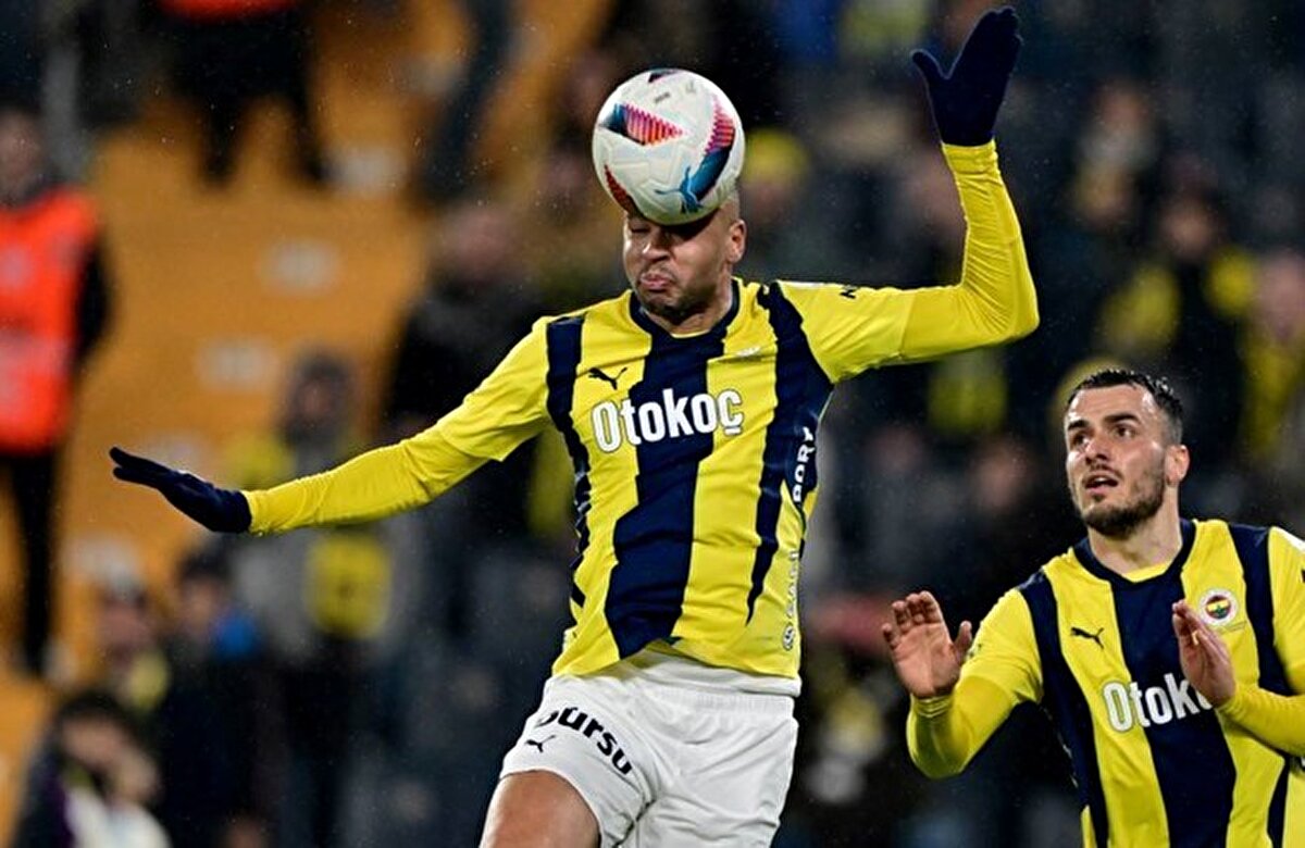 Fenerbahçe, Süper Lig'in 36. haftasında konuk ettiği Eyüpspor maçında 32. dakikada Youssef En-Nesyri'nin golüyle 1-0 üstünlüğü buldu.<br><br>