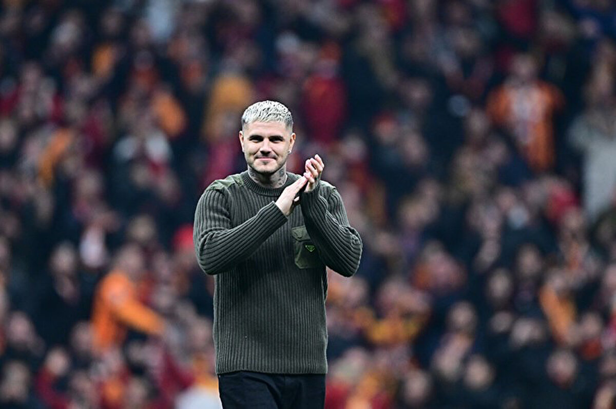 Icardi sözlerinin devamında; "Ne düşündüğümü çok iyi biliyorsunuz. Burası çok büyük camia. 3 senedir elimden geldiğince herkese yardımcı olmaya çalıştım. 3 senedir şampiyon oluyoruz. Şimdi keyif zamanı. Önümüzdeki sezona odaklanacağız hemen sonrasında. Çalışmalara başlayacağız." açıklamasında bulundu.  <br>