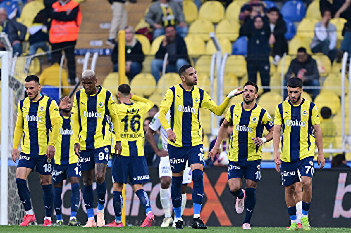 Fenerbahçe, Trendyol Süper Lig 36. haftasında konuk ettiği Eyüpspor'u 2-1 mağlup etti.<br>