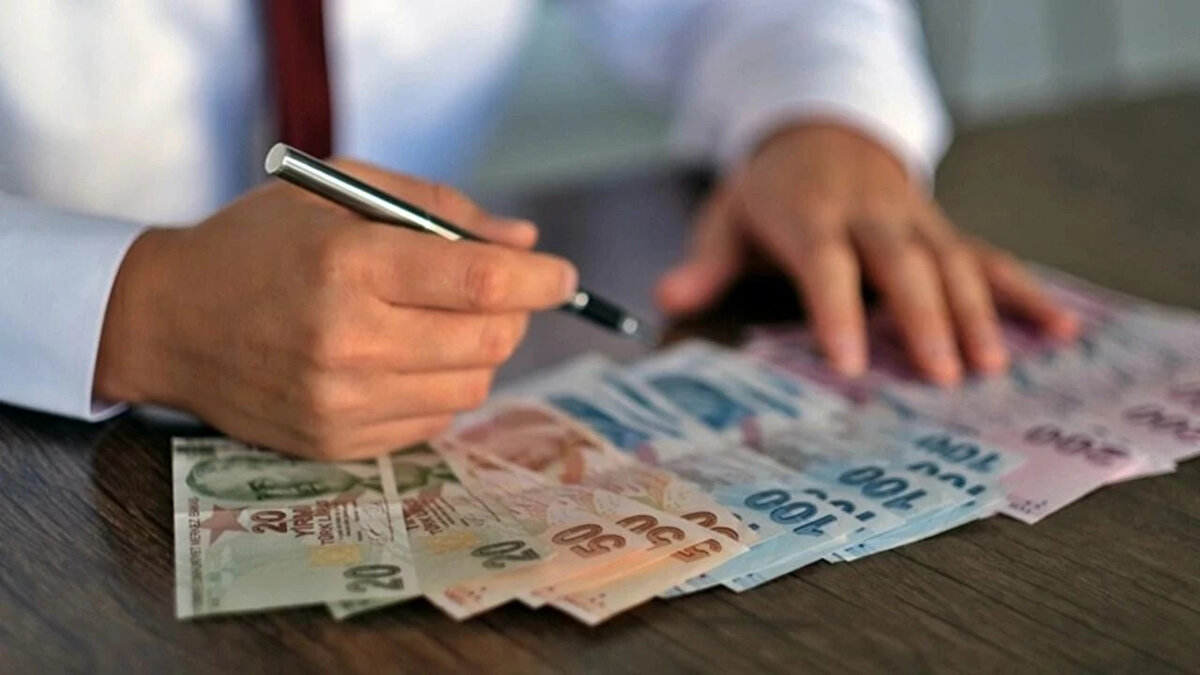 Bunun yanında, Türkiye ile yurtdışındaki prim gün sayısı oranına göre kısmi emekli aylığı bağlananlara da bu oranlara göre ikramiye ödemesi yapılacak.<br><br>