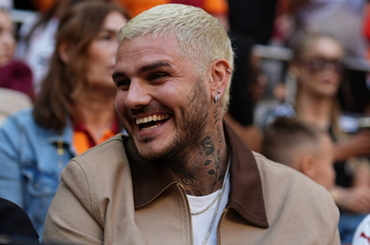 Icardi'nin karşılaşma oynanırken Osimhen'in sakatlık yaşadığı pozisyonda verdiği tepki ise sosyal medyada büyük ilgi gördü.<br>