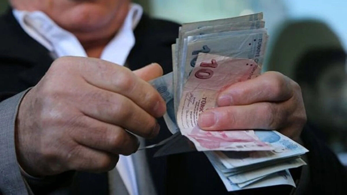 QNB<br><br>15.000 TL 'ye varan nakit promosyon ve QNB Emekli kredi kartından yıllık 1.200 TL indirim olmak üzere toplamda 16.200 TL'ye varan emeklilik ödülü <br><br>Aylık Maaş Tutarı 0 aralığı 9.999TL için 6.250 TL promosyon,<br>Aylık Maaş Tutarı 10.000 aralığı 14.999TL için 10.000 TL promosyon,<br>Aylık Maaş Tutarı 15.000 aralığı 19.999TL için 12.500 TL promosyon,<br>Aylık Maaş Tutarı 20.000TL ve üzeri için 15.000 TL promosyon.<br><br>