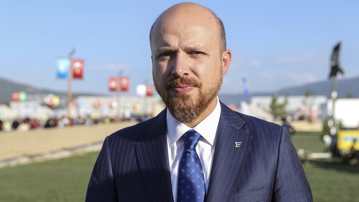 İstanbul Atatürk Havalimanı'nda 22-25 Mayıs tarihleri arasında düzenlenecek Etnospor Kültür Festivali ile ilgili A Haber'de canlı yayın programına konuk olan Bilal Erdoğan, Fenerbahçe'ye başkan adayı olmayacağını açıkladı.