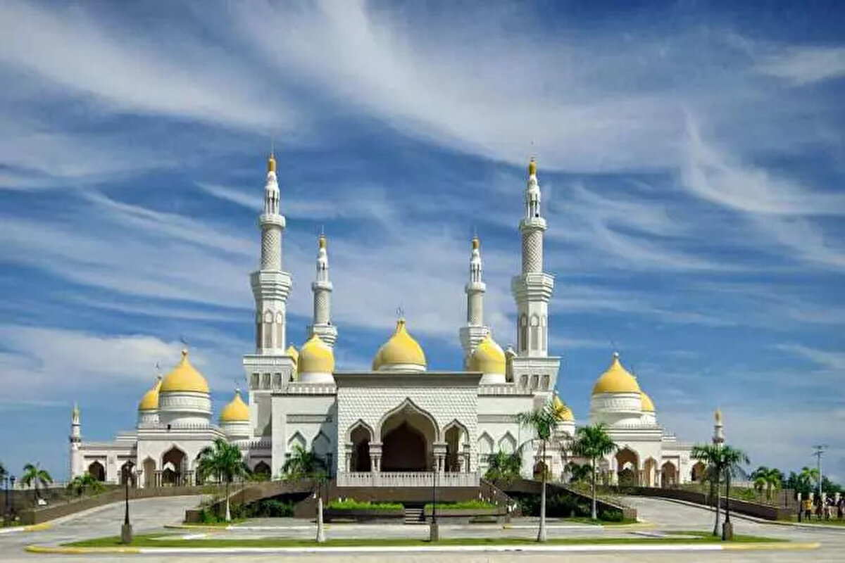35)  HASSANAL BOLKIAH  CAMİİ  |  15 BİN<br><br> <br><br>Filipinler