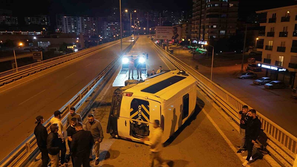 Olay, akşam saatlerinde Gürler Mahallesi’nde başladı. Edinilen bilgiye göre, kadın kuaförü Y.T. (37), yeni işe aldığı M.Y. (21) ile bir kafede vakit geçirdikten sonra dönüş yolunda araç içinde tartıştı. Alkollü olduğu belirlenen M.Y., patronunu darp ederek cebindeki 19 bin lirayı gasp etti. Ardından, patronuna ait sahte plaka takılı Peugeot marka otomobili çalarak olay yerinden kaçtı.