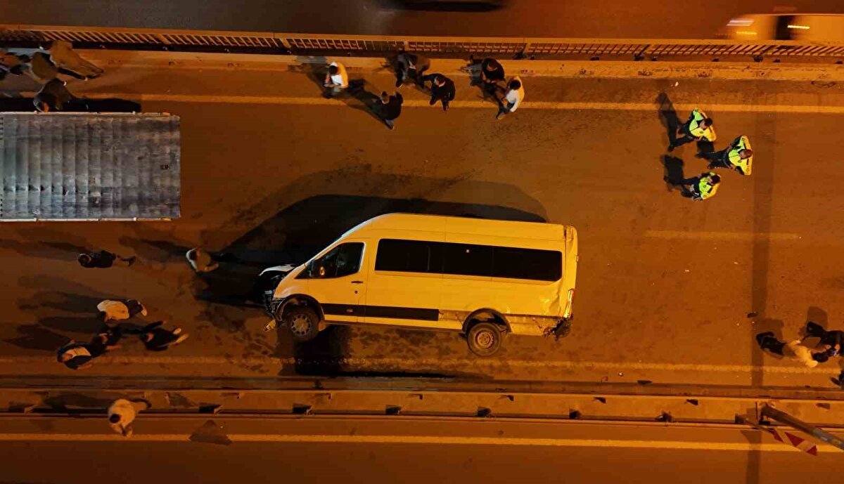 Yaklaşık 4 kilometre süren kaçışın ardından Otogar Köprüsü’nde direksiyon hakimiyetini kaybeden M.Y., kaza yaparak aracı devirdi. Araçtan inip yaya olarak kaçmaya çalışan şüpheli, Asayiş Şube Müdürlüğü ekipleri tarafından kısa sürede yakalandı. Hastanede yapılan tahlil sonucunda M.Y.’nin 1.30 promil alkollü olduğu tespit edildi.