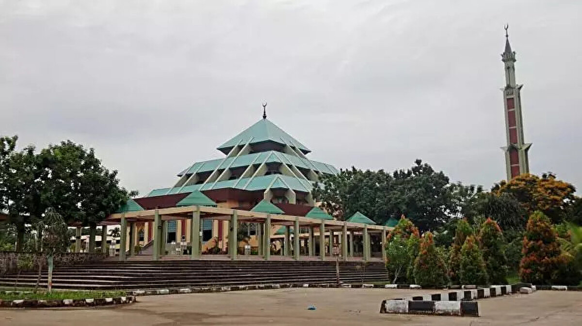 28)  BATAM CAMİİ  |  18.500<br><br> <br><br>Endonezya