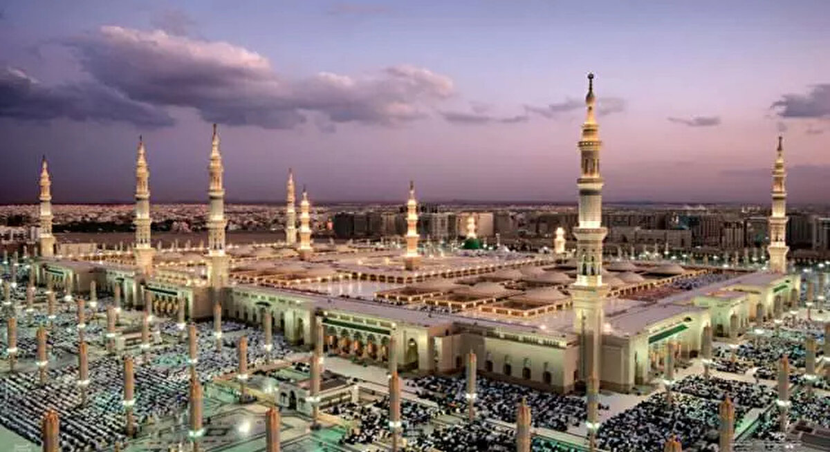 1)  MESCİD-İ NEBEVİ  |  1 MİLYON 500 BİN<br><br> <br><br>Suudi Arabistan