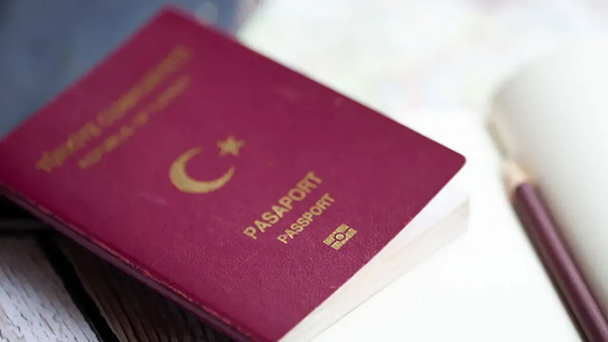 Son 5 yılda Türk vatandaşlarının Schengen ülkelerine yaptığı vize başvurularında ret oranları dikkat çekici şekilde arttı. 2020–2024 arasında bazı ülkelerde ret oranı yüzde 30’u aşarken, en düşük oran yüzde 3 seviyelerinde kaldı. <br><br>İşte Türk vatandaşlarına en az ve en çok ret veren ülkeler...