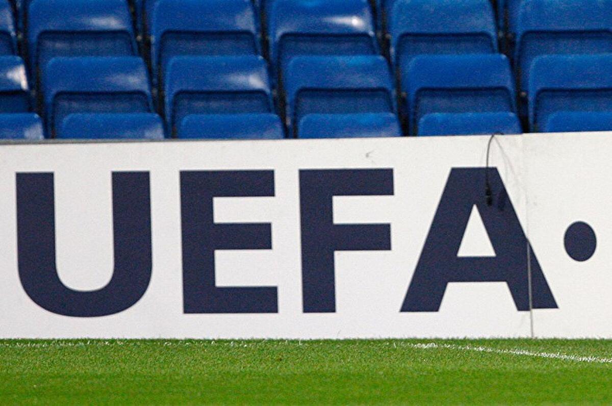 UEFA tarafından düzenlenen Şampiyonlar Ligi, Avrupa Ligi ve Konferans Ligi'nde bu sezonla birlikte format değişikliğine gidilmiş ve turnuva sistemi değişmişti.<br>