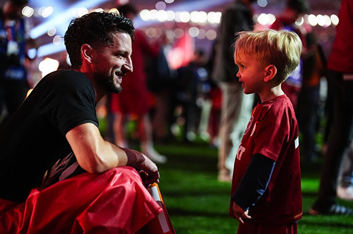 Trendyol Süper Lig'de Kayserispor'u 3-0 yenerek bitime iki hafta kala şampiyonluğa ulaşan Galatasaray'da Dries Mertens, karşılaşmanın ardından açıklamalarda bulundu.<br>