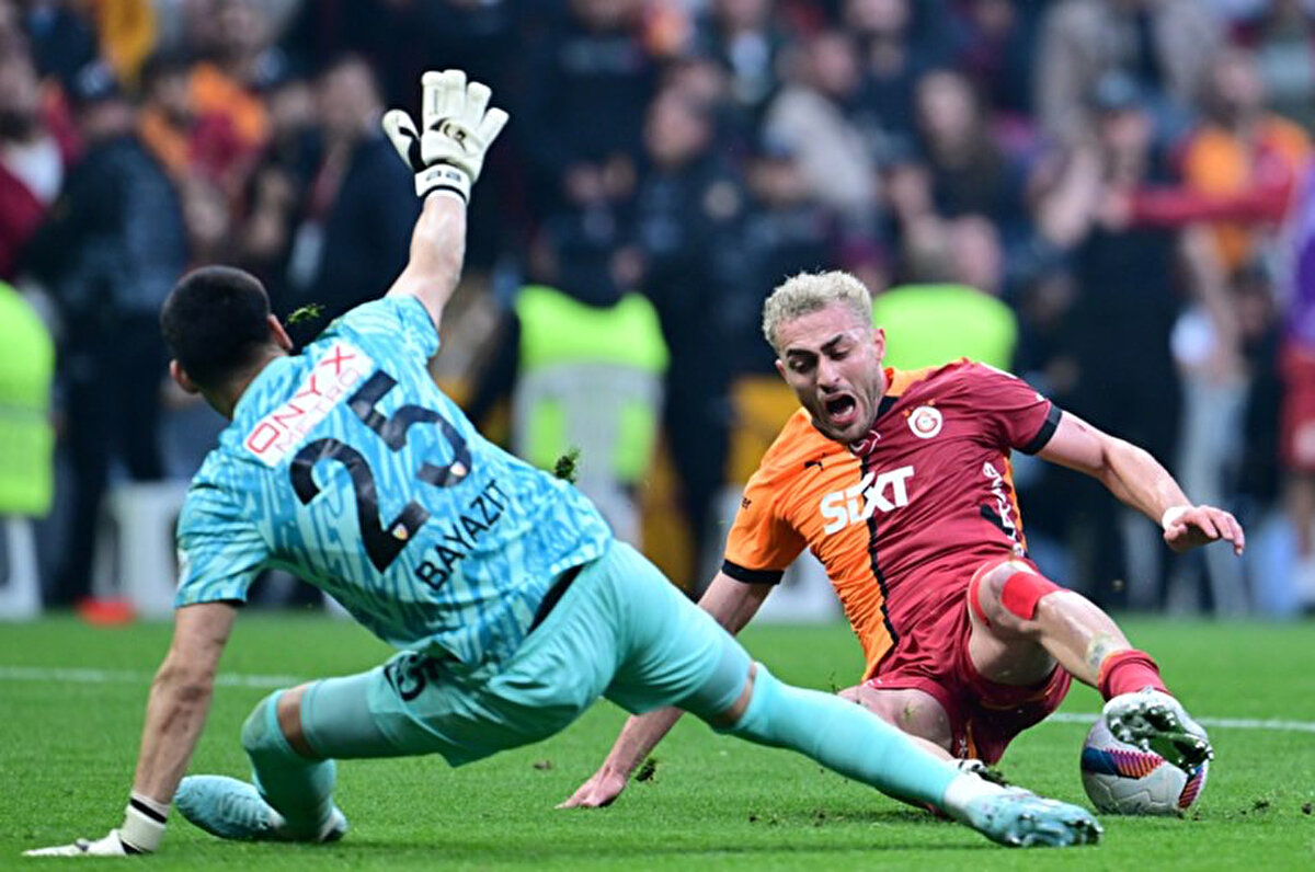 "Penaltıyı vermeyebilirdi de hakem, Morata benim ayağıma vurdu. Ben zaten yerdeydim, ayağımı yukarı kaldıramazdım.<br>