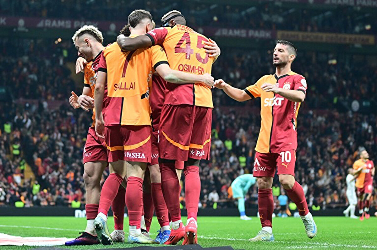 Yaz ve kış transfer dönemlerinde Victor Osimhen başta olmak üzere birçok ismi kadrosuna katan Galatasaray, 266.25 milyon euro ile Süper Lig tarihinin en değerli takımı ünvanını aldı.<br>