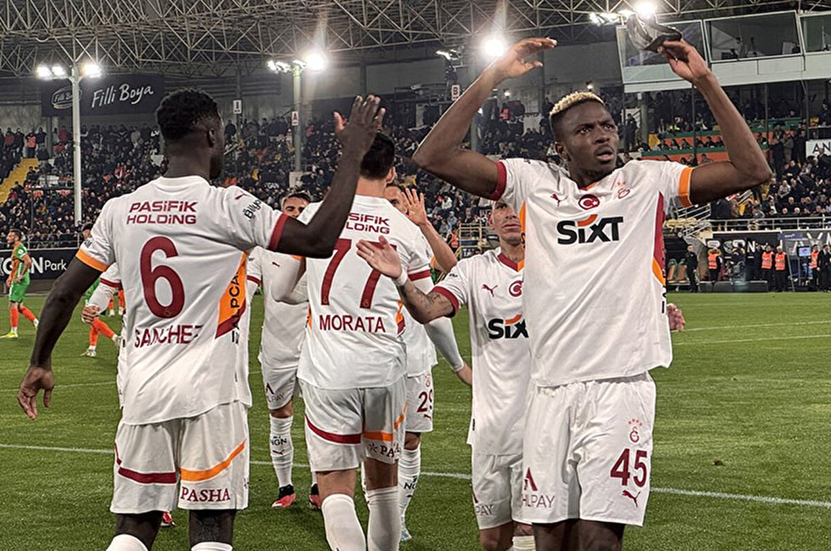 Öte yandan Galatasaray, Bodrum FK'yı konuk ettiği maçta sıra dışı bir rekora imza attı. Galatasaray ilk 43 dakikada 22 şut çekerek Avrupa'nın 10 büyük liginde bu alanda zirveye çıktı.<br>