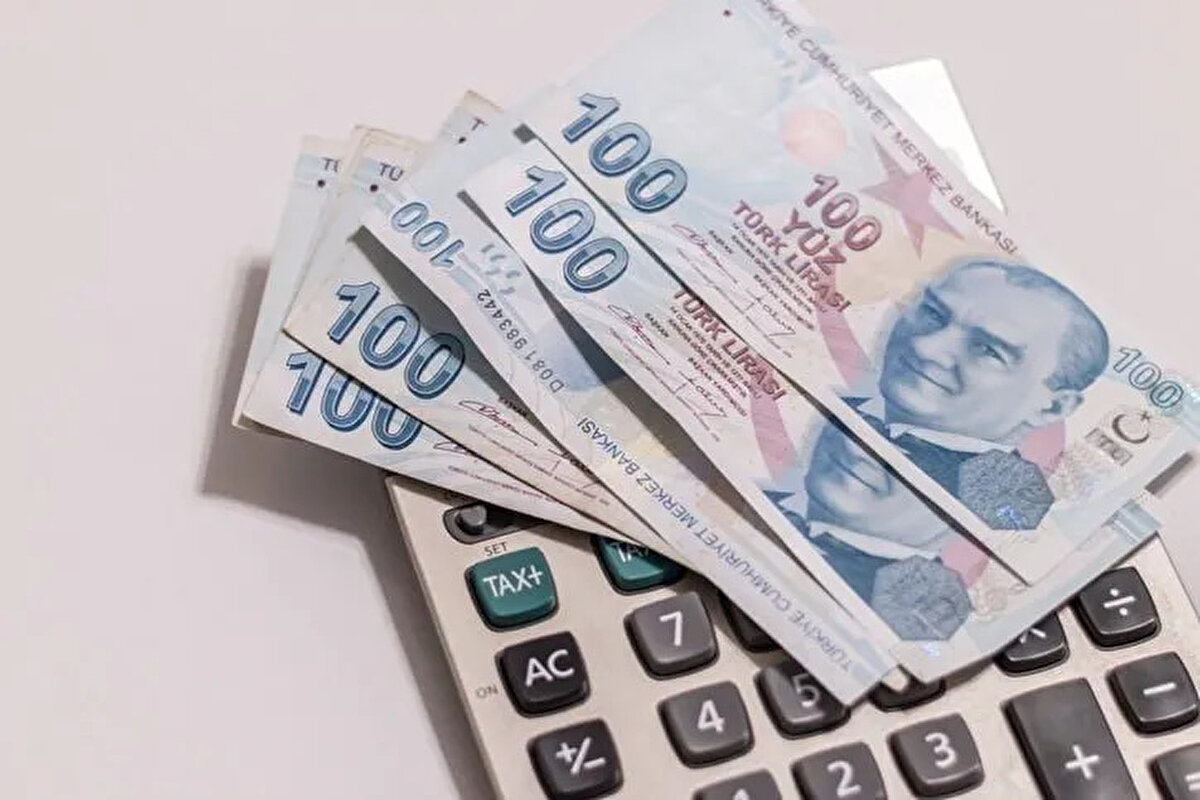 Borçlanma ve ihya maliyetleri ne kadar?<br><br>Borçlanma ve ihya tutarları her yıl asgari ücretle birlikte güncelleniyor. Doğum ve askerlik borçlanmalarında brüt asgari ücretin yüzde 32’si, yurt dışı borçlanmasında yüzde 45’i, ihya işlemlerinde ise yüzde 34,5’i üzerinden hesaplama yapılıyor.<br><br>2025 yılı itibarıyla güncel rakamlar şöyle:<br><br>Doğumaskerlik borçlanması (1 ay): 8.321,76 TL<br><br>Yurt dışı borçlanması (1 ay): 11.702,48 TL<br><br>İhya işlemi (1 ay): 8.971 TL