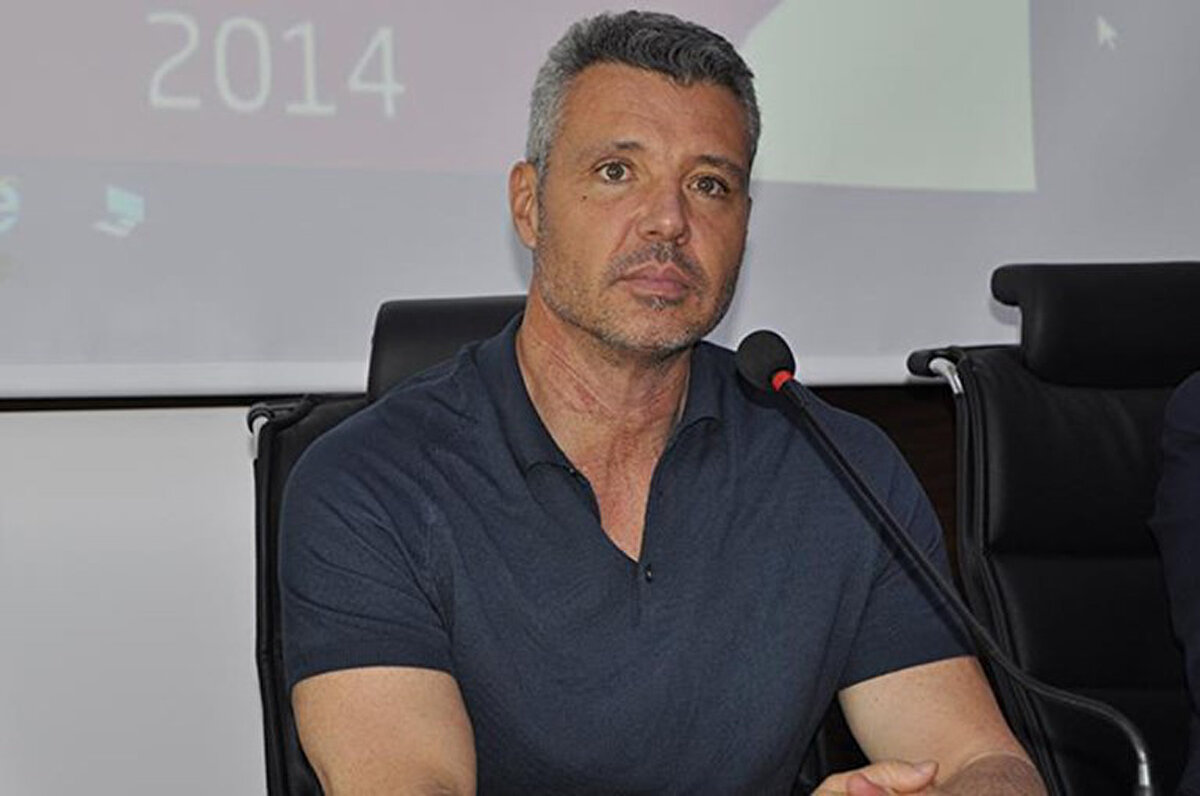 Çok adaylı bir seçime gitmeye hazırlanan Fenerbahçe'de Hakan Bilal Kutlualp ve Mahmut Uslu'nun yanı sıra Sadettin Saran'ın da başkanlığa aday olacağı iddia edildi.<br>