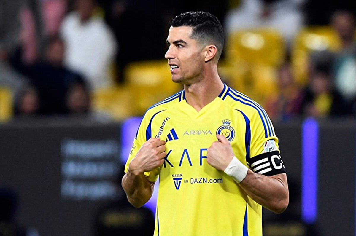 Beşiktaş'ın bu sezonki en golcü oyuncusu Ciro Immobile'nin sözleşmesinde yalnızca bir yılı daha kaldı ve sezonun başlarında sakatlık sorunu nedeniyle bazı maçları kaçırdı, bu yüzden Süper Lig kulübü Ronaldo için bütçesi olup olmadığını görmek isteyebilir. Elbette, İstanbul takımının bu dönemde ilk ikide yer alamaması gibi küçük bir sorun var. Ronaldo, Şampiyonlar Ligi futbolu vaadi olmadan Avrupa'ya geri döner miydi?" ifadeleri kullanılmıştı."<br>