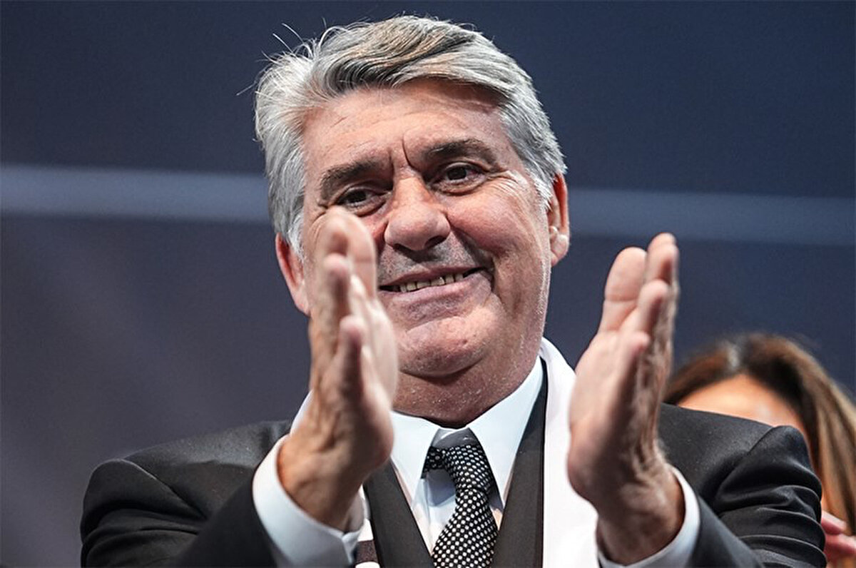 Al Nassr forması giyen Cristiano Ronaldo ile Beşiktaş'ın ilgilendiği iddia edilmişti. Beşiktaş Kulübü Başkanı Serdal Adalı, TRT Spor'dan Ergin Aslan'a açıklamalarda bulundu. Aslan sosyal medya hesabından Adalı'nın açıklamalarını paylaştı.<br>