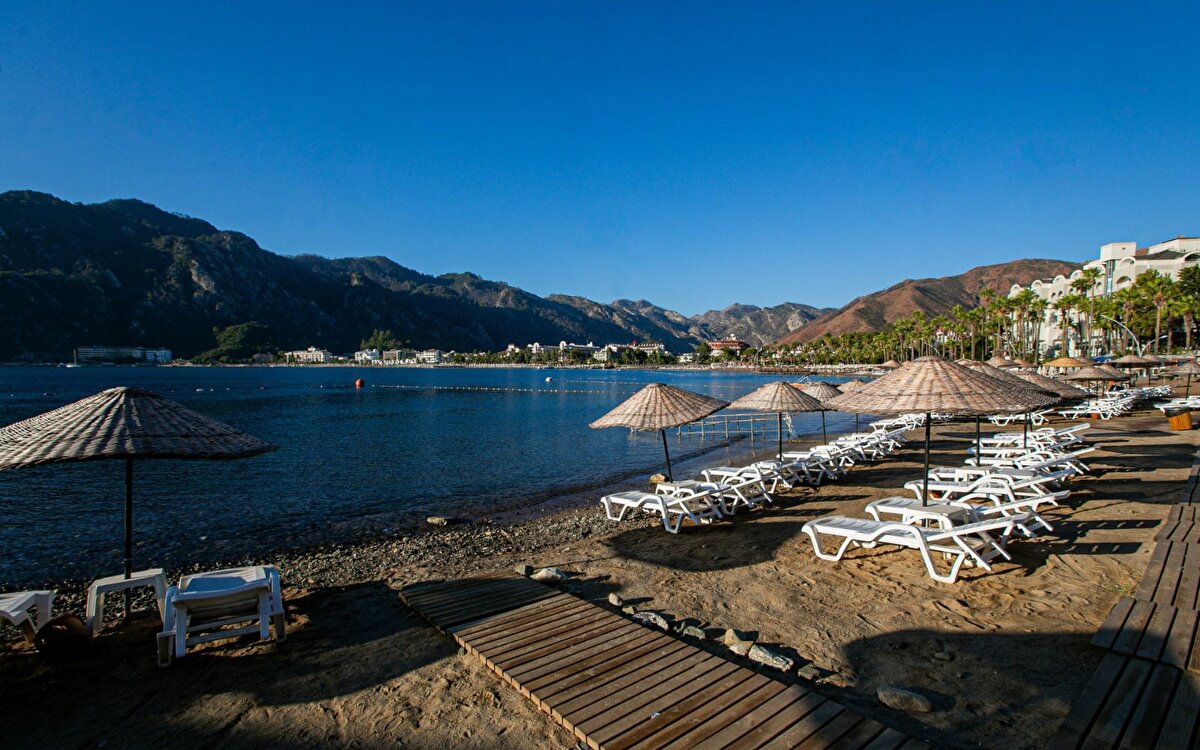 Bakan Ersoy ayrıca, 2024-2025 yıllarında 5 yeni ücretsiz halk plajı yapılmasının planlandığını ve Türkiye'nin 567 Mavi Bayraklı plaj ile dünya sıralamasında üçüncü sırada yer aldığını belirtti. 2019’dan bu yana Türkiye genelinde 17 ücretsiz halk plajı açılmış durumda.