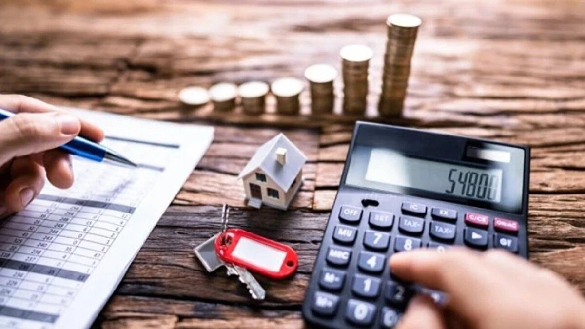 Emlak vergisi ödemeleri nasıl yapılır? <br><br>Emlak vergisi ödemeleri e-Devlet üzerinden yapılabileceği gibi e-Belediye sistemleri üzerinden de gerçekleştirilebiliyor. Yıllık olarak iki taksit halinde ödenen emlak vergisi ödemesi, Gelirler İdaresi Başkanlığı (gib.gov.tr) üzerinden, E-Devlet kapısı ya da EFT/Havale kredi kartı ile gerçekleşecek.<br><br>