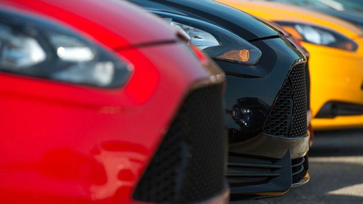 "Elektrikli araçlar, ikinci el piyasasında yeni bir ivme oluşturuyor. Özellikle büyükşehirlerde bireysel kullanımda artan talep, ikinci el araç seçeneklerinin genişlemesini sağlıyor. Sektördeki toparlanmanın hızlanması için finansman erişimi de büyük önem taşıyor. Kredi faizlerinde gevşeme yaşanması durumunda otomobile ulaşmak daha kolay hale gelecek.<br><br>