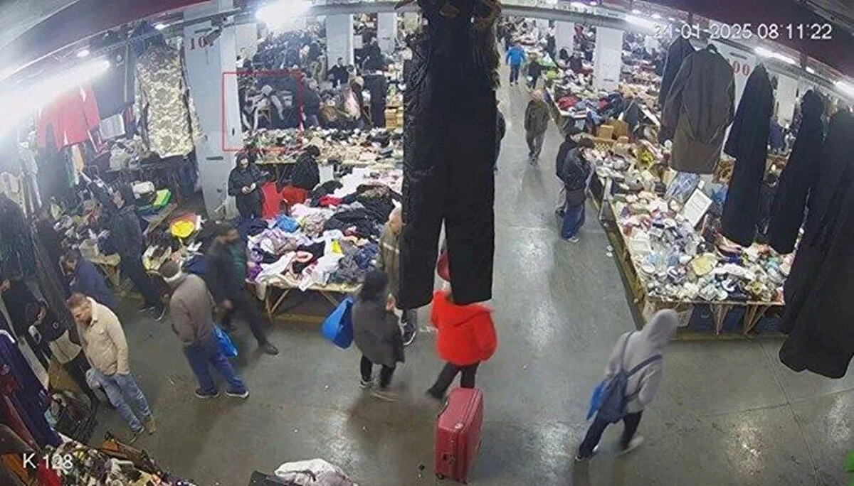 Kadıköy'deki tarihi bit pazarında 24 Ocak'ta saat 08.25 sıralarında meydana gelen olayda Mattia Ahmet Minguzzi, pazarda alışveriş yaptığı sırada B.B. tarafından beş yerinden bıçaklanmıştı. U.B. ise Minguzzi'yi tekmelemişti.<br><br>