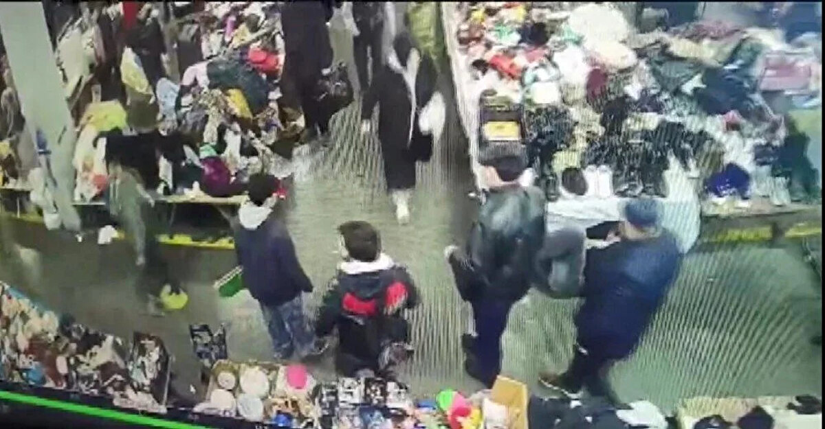 TAKİPSİZLİK KARARI<br>Cinayette kullanılan bıçakla ilgili hazırlanan raporda, bıçağın taşımakta olduğu nitelikleri bakımından "Ateşli Silahlar ve Bıçaklar ile Diğer Aletler Hakkında Kanun"da belirtilen yasak niteliği taşıyan bıçaklardan olmadığı kaydedildi. Anadolu Cumhuriyet Başsavcılığı suçun yasal unsurları oluşmadığını belirterek B.B. hakkında takipsizlik kararı verdi.