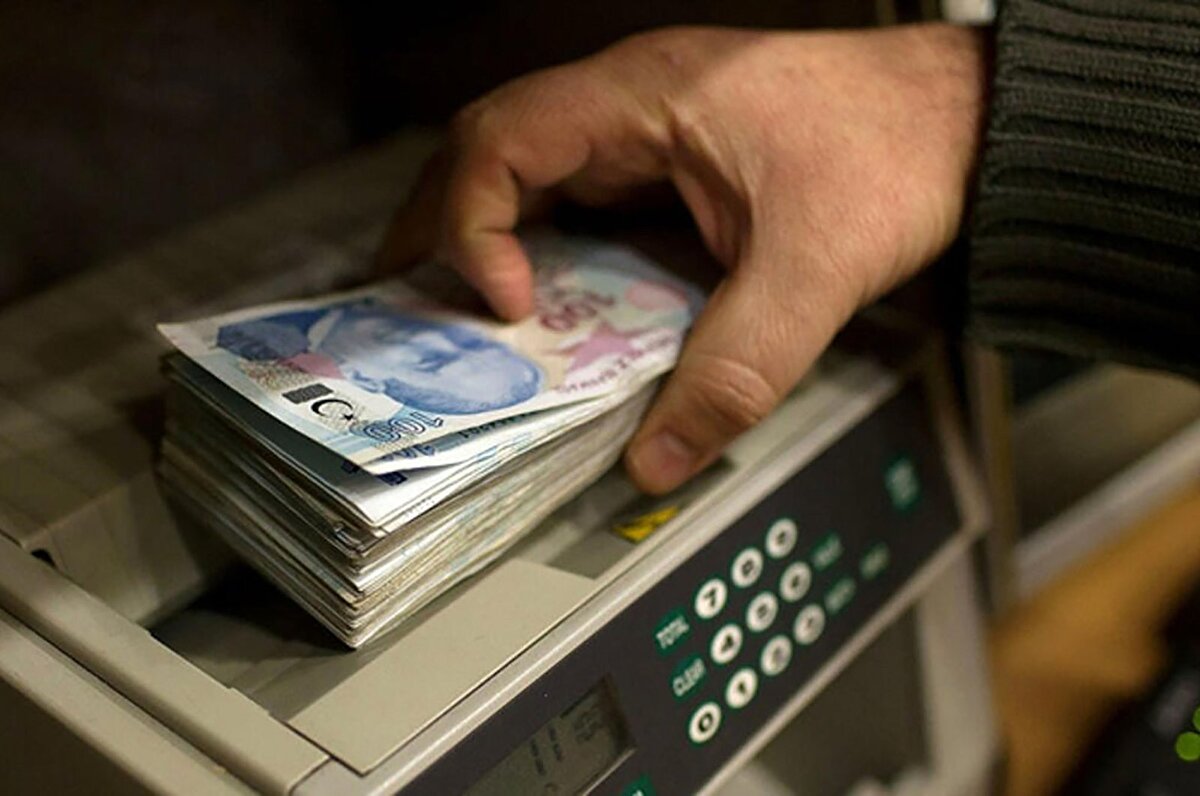 Mobil ve internet bankacılığı işlemlerinde güvenliği artırmak amacıyla yeni bir sistem uygulamaya konuldu. Bankacılık Düzenleme ve Denetleme Kurumu’nun (BDDK) aldığı kararla, 1 Mart’tan itibaren bazı bankalarda geçerli olmaya başlayan uygulama kapsamında artık para transferleri için SMS onayı zorunlu hale geldi.