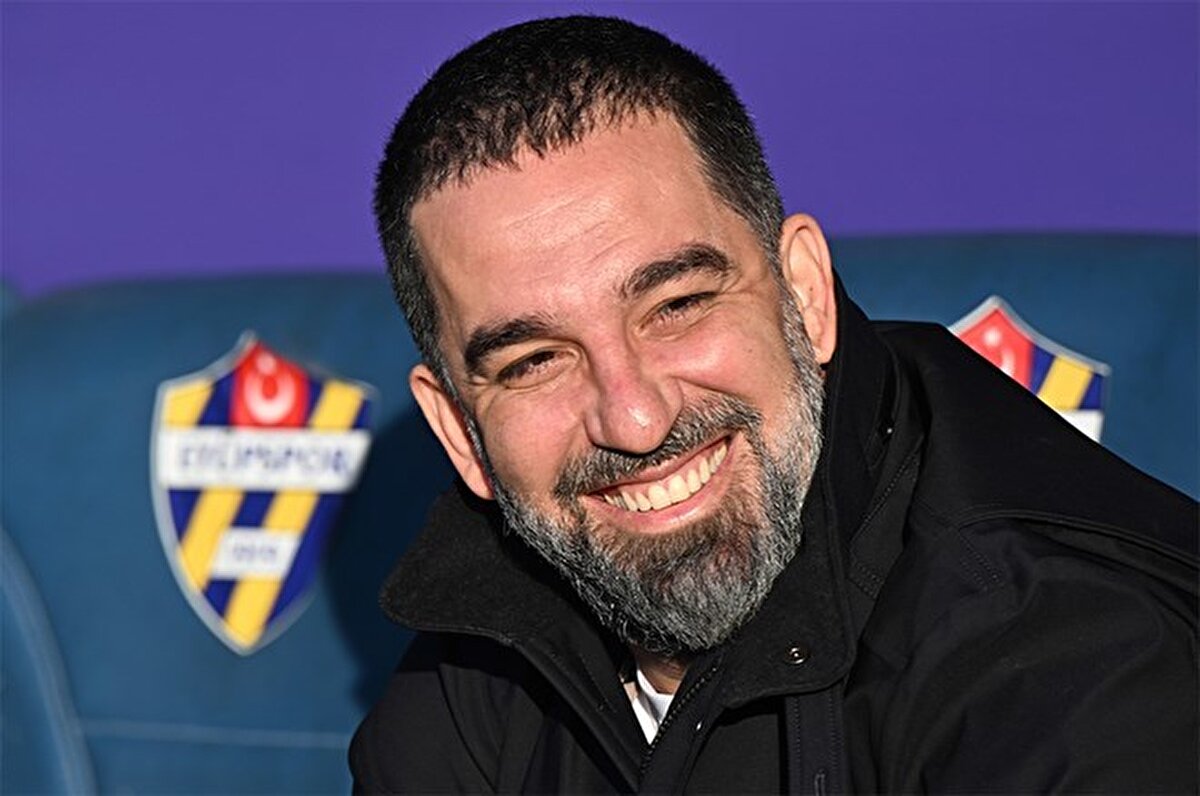 HT Spor'un haberine göre; Arda Turan, bir süredir adının anıldığı Shakhtar Donetsk ile anlaşma sağladı<br><br>